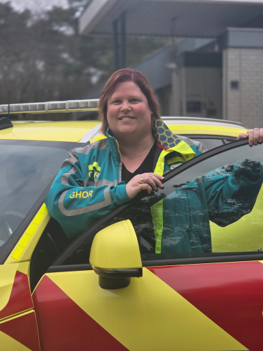 Collega Sandy Leurs staat bij de GHOR-auto
