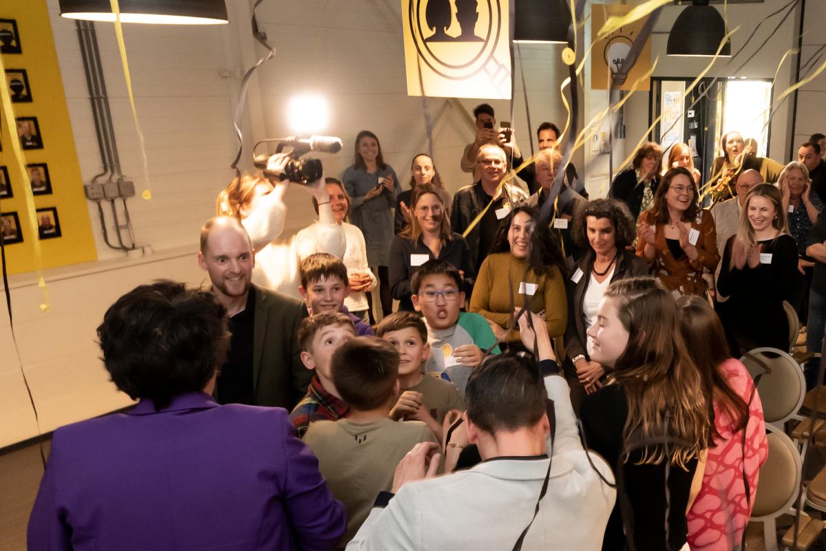 Groep mensen in de Risk Factory tijdens de opening van GeldHeld