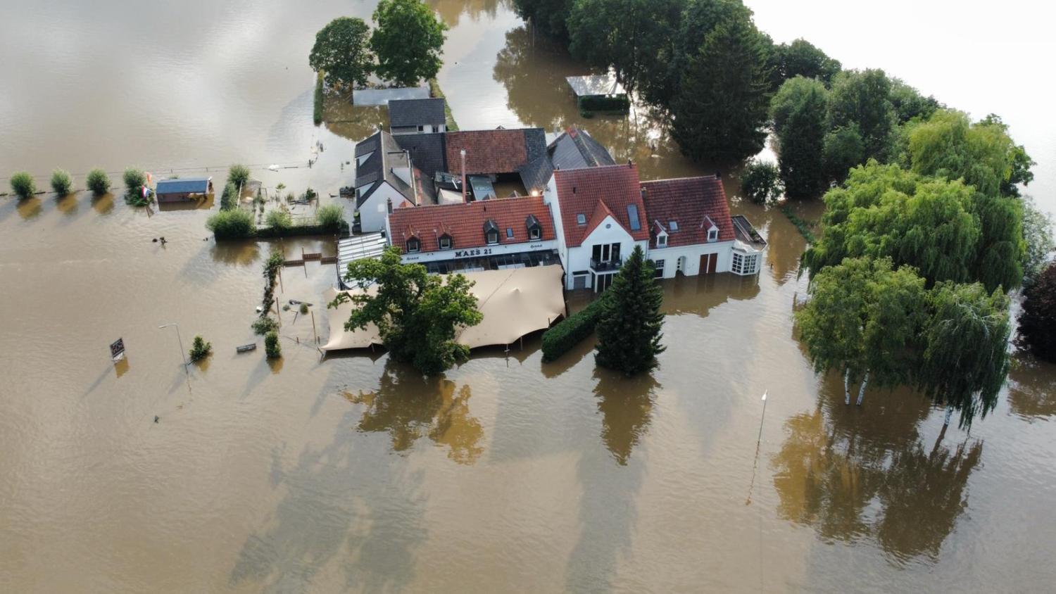 Overstromingen, huizen onder water
