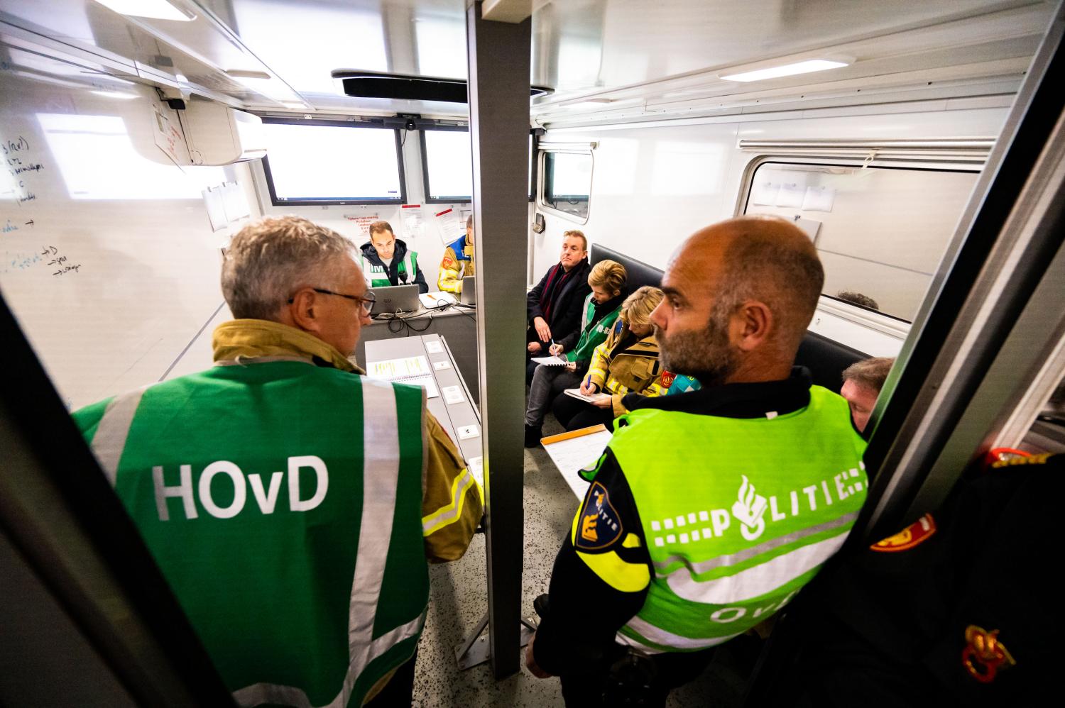 Overleg CoPI-bak tussen officieren van dienst